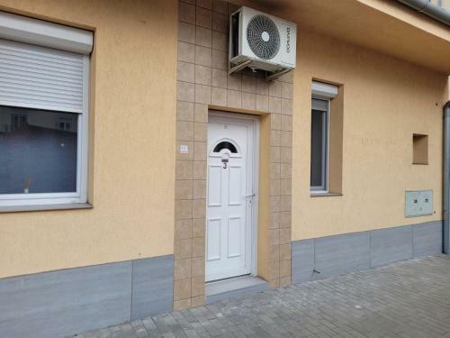 Lovely Apartment With Free Parking