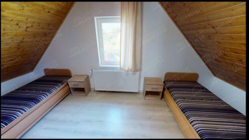 Atilla Vend�gh�z 2