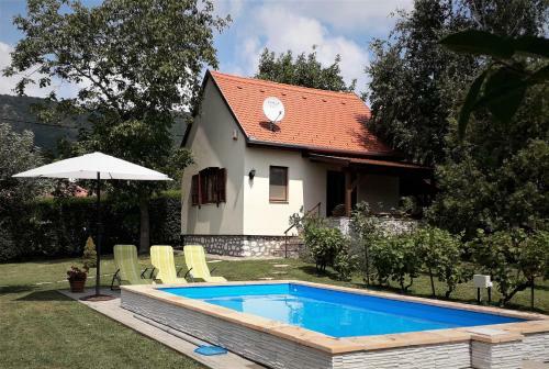Hostal Cseresznyevir�g Vend�gh�zak