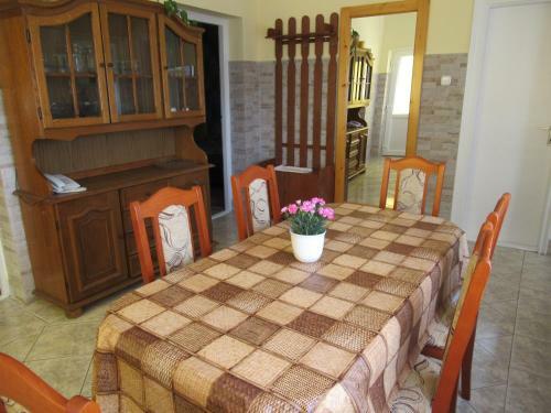 Gitta Apartman Lesenceistv�nd