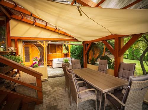 Hunting Lodge Lip�t
