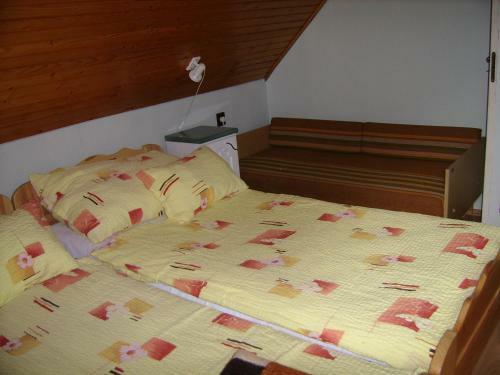 Gy�ngyi Vend�gh�z