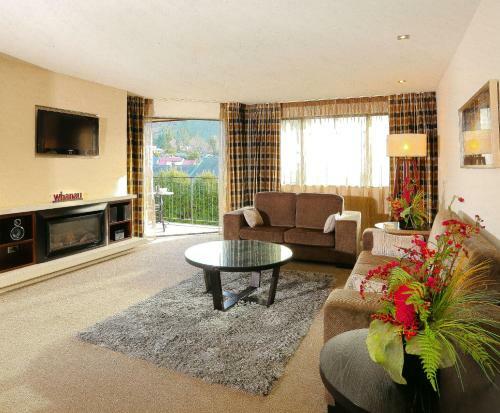 Village Lake Apartments