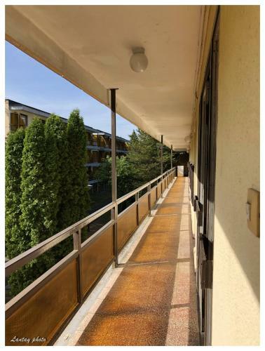 �va Apartman, Helikon-liget