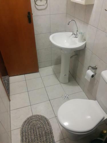 Apartamento Condom�nio Frente Mar