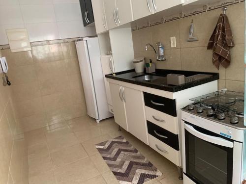 Apartamento Apto No Canto Do Forte. A P� Pra Praia E Balada.