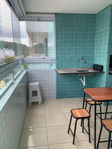 Apartamento Apto No Canto Do Forte. A P� Pra Praia E Balada.