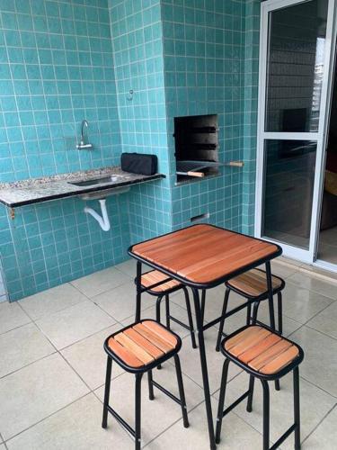 Apartamento Apto No Canto Do Forte. A P� Pra Praia E Balada.