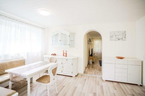 Eleven Apartman House