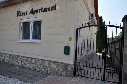 Hostal River Apartment