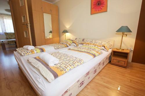 Zoli Apartmanok-br�dy 51-53