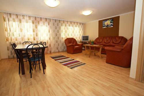 Zoli Apartmanok-br�dy 51-53