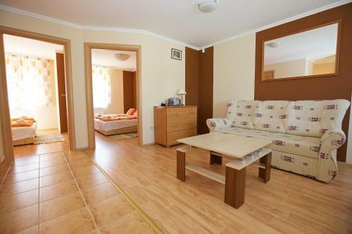 Zoli Apartmanok-br�dy 51-53