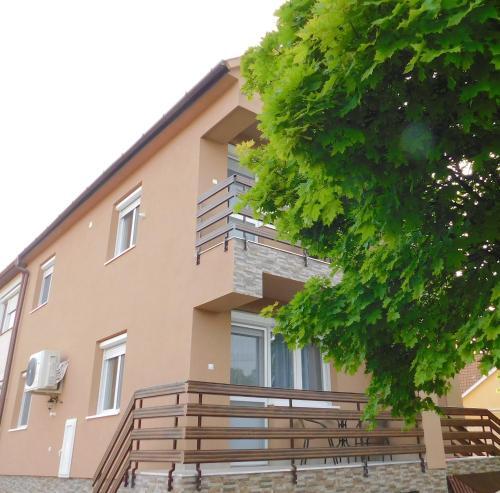 Wessel�nyi Apartmanh�z