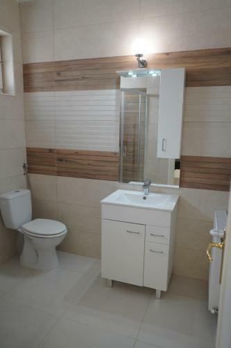 Adam Apartman