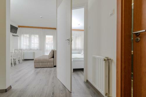 Exclusive Apartments II