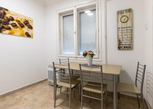 Compass Apartmanok II