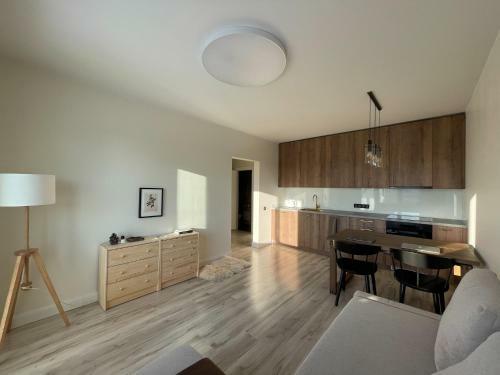 Bright Apartment In Ukmerge