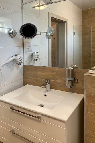 Brut Wine Hotel