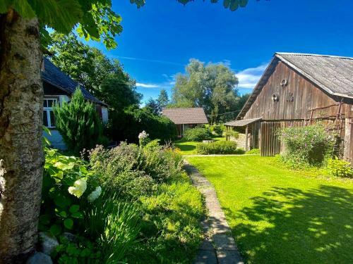 Bright And Cosy Place At Rustic House