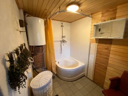 Bright And Cosy Place At Rustic House