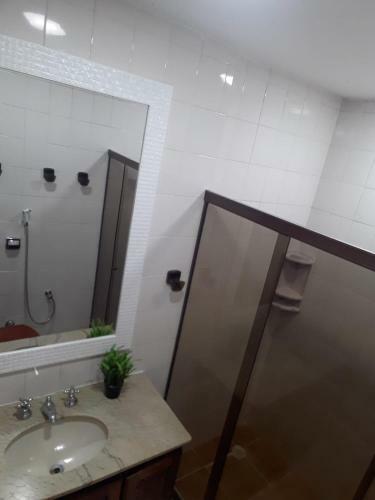 Apartamento Copacabana, Confort�vel Apto de 2 Quartos, Quadra Da Praia