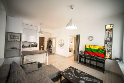 Vilnius Apartment With Stained Glass