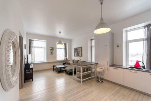 Vilnius Apartment With Stained Glass