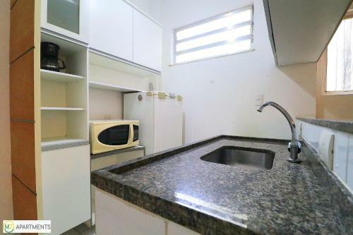Apartamento Sala E Quarto Simples E Silencioso Para 4 Pessoas Em Copacabana!