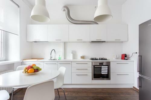 New Quiet Cozy City Center Apartment