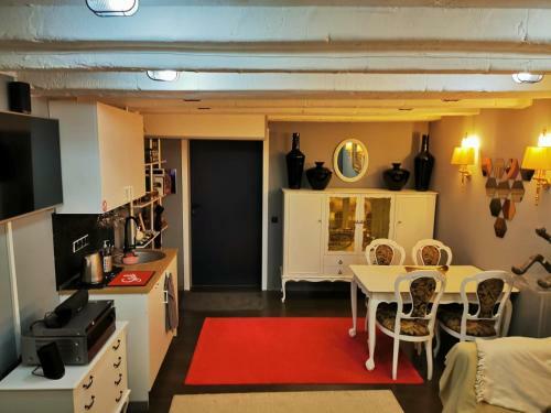 Old Town Basement Apartments