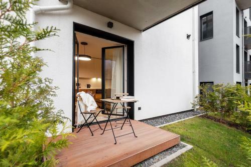 Centrally Located Riverside Apartment