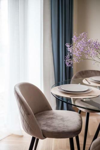 Centrally Located Riverside Apartment