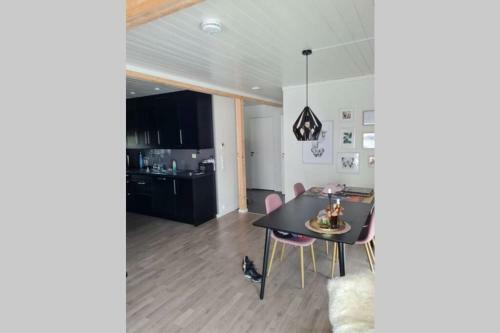 Rorbu P� Lilleeidet, Vestv�g�y