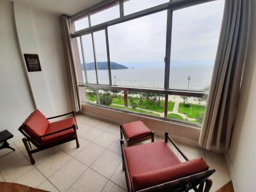 Apartamento Amplo E Charmoso, Frente Ao Mar.