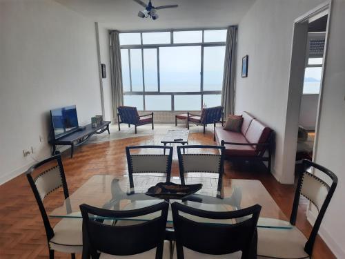 Apartamento Amplo E Charmoso, Frente Ao Mar.