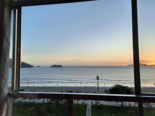 Apartamento Amplo E Charmoso, Frente Ao Mar.