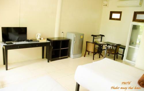 Hostal Phuket Muay Thai House