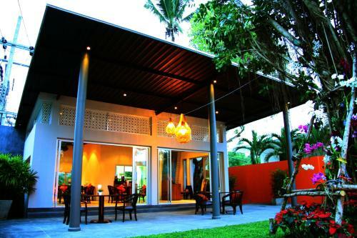 Hotel The Signature Phuket Resort & Restaurant