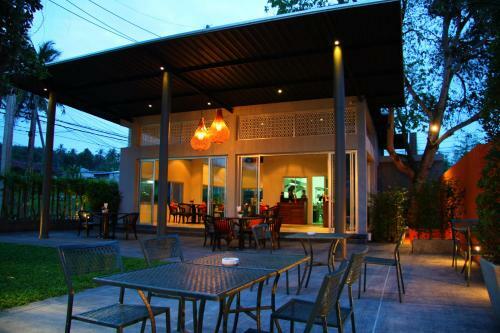 Hotel The Signature Phuket Resort & Restaurant