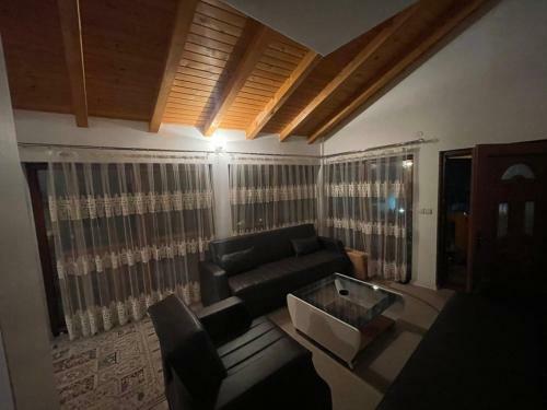 Villa Hoxha Brezovic�