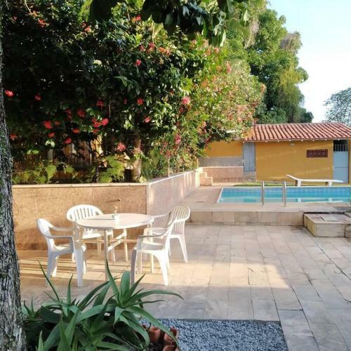 Lindo Chal� Com Piscina E Churrasqueira Em Ita�na