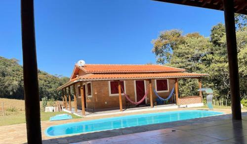 Recanto A 2 Km Do Centro De S�o Thom� Com Piscina No Meio A Natureza