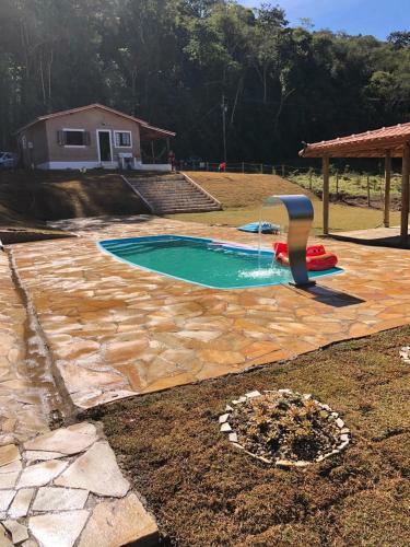Recanto A 2 Km Do Centro De S�o Thom� Com Piscina No Meio A Natureza