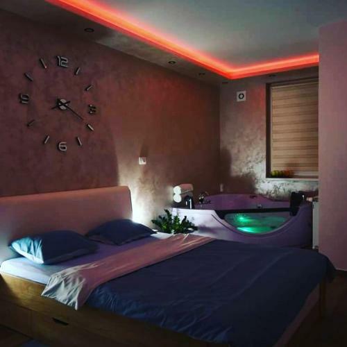Hostal Jacuzzi Room
