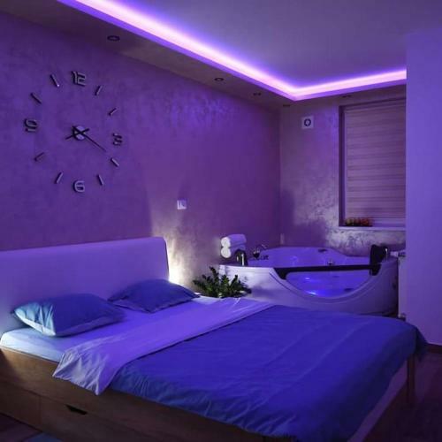 Hostal Jacuzzi Room