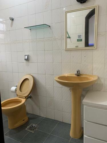 Quartos Em Casa Linda Compartilhada, A 800m Da Praia De Juquehy