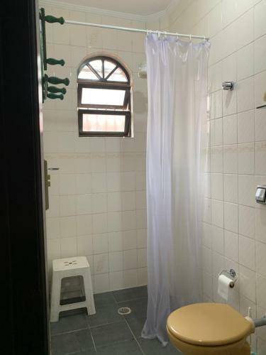 Quartos Em Casa Linda Compartilhada, A 800m Da Praia De Juquehy