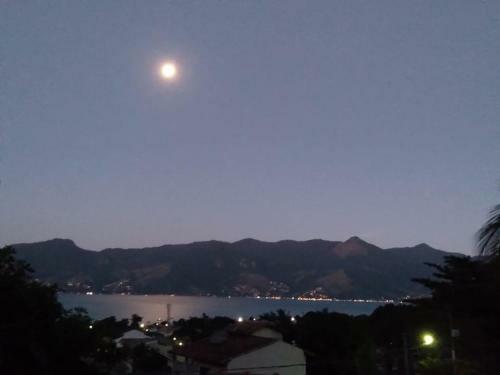 Apartamento Varanda Suspensa Em S�o Sebasti�o.