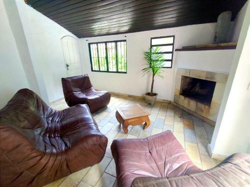 Casa 80mtrs Da Praia De Camburi